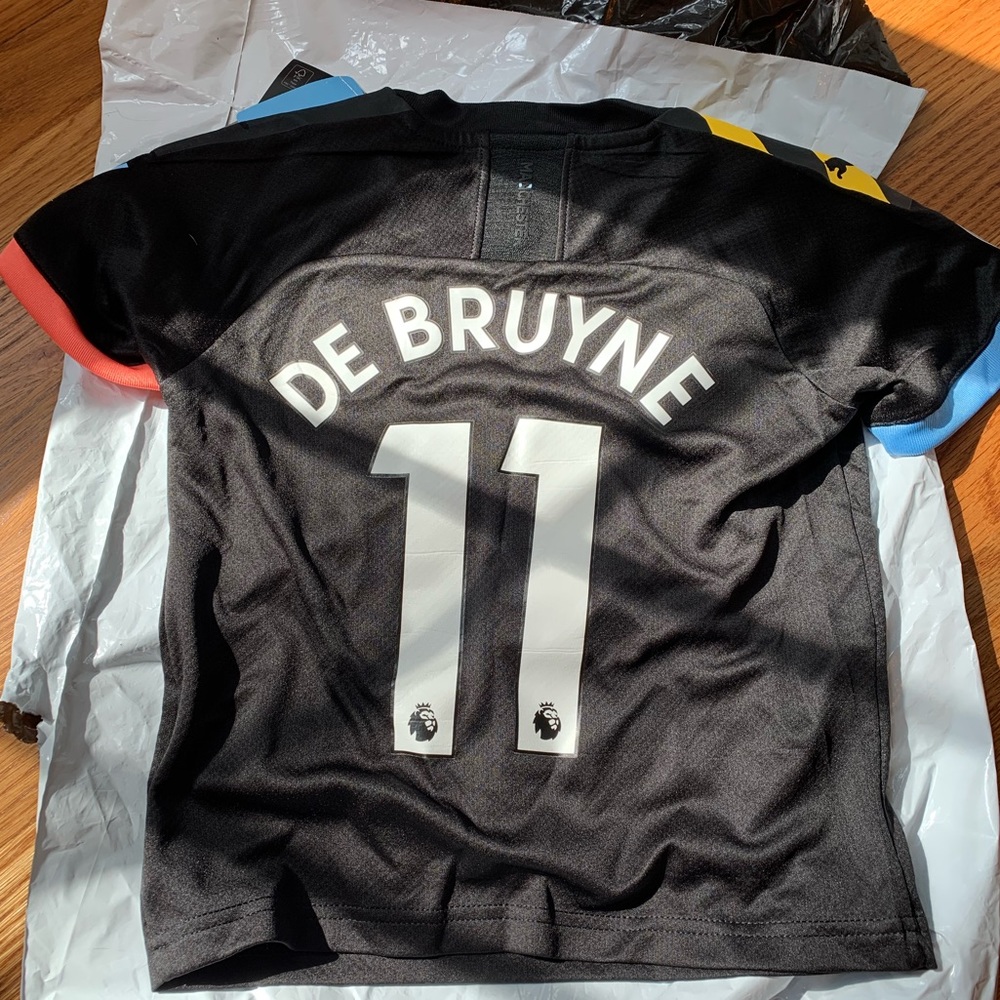 Kids Man City DeBruyne Authentic Jersey XS NEW